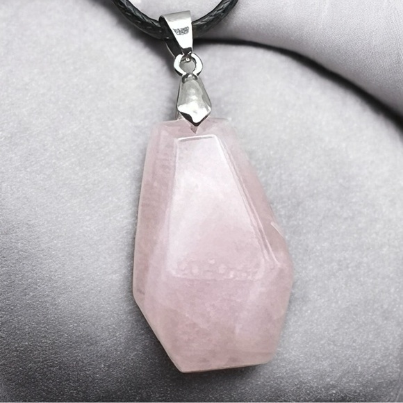 New Tigers Rose Quartz Crystal Stone Shaped Coffin Pendant Necklace with Cord - Picture 1 of 6